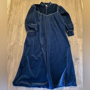 Vintage Heather collection Elegant Navy Blue Velvet Robe